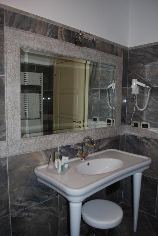 Regina Di Saba - Hotel Villa Per Ricevimenti Grottaminarda Oda fotoğraf